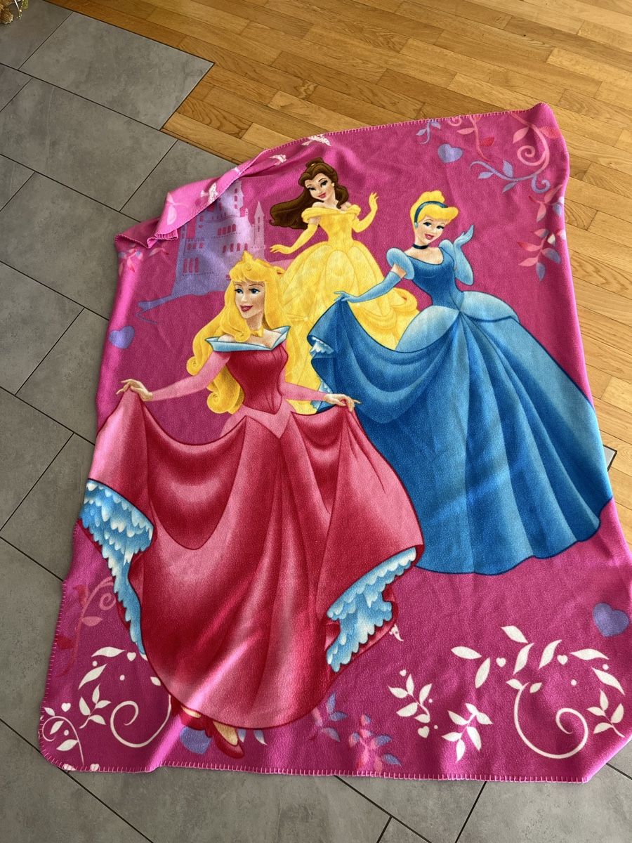 Disney Coperte: Kuscheldecke mit Disney Prinzessinnen – Usato da Bottenwil venduto da Guguseli014