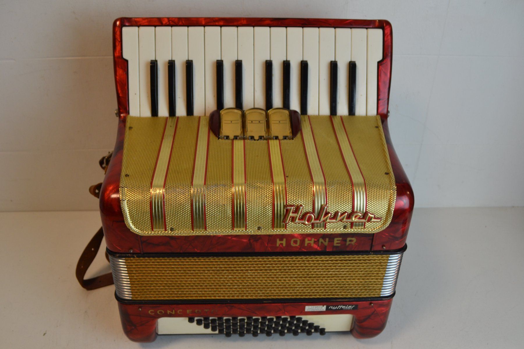 Hohner Strumenti musicali: Akkordeon chromatisch Hohner Concerto I – Usato da Zürich venduto da Brockito