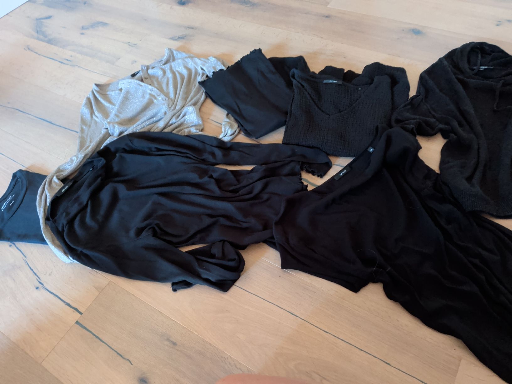 Lotti di vestiti: 7teiliges set damen oberteile gr.36/38 – Usato da Mörschwil venduto da nemo1975