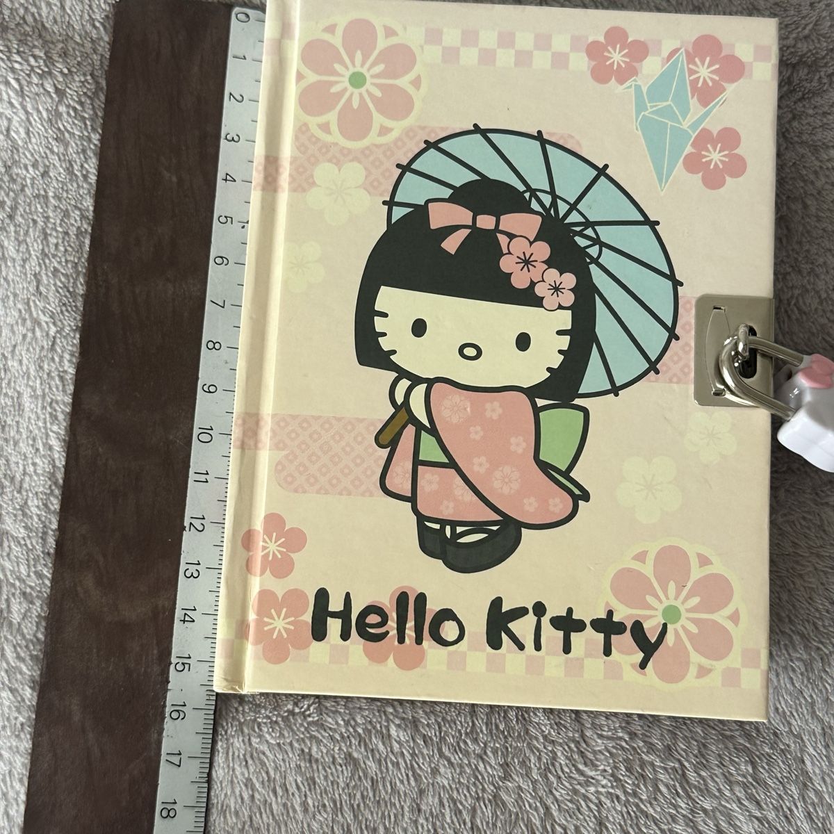 Hello Kitty Blocs de correspondance: CARNET HELLO KITTY JAPONAIS 2010 AVEC CADENAS – D'occasion à Givisiez par dor_xb9k 5