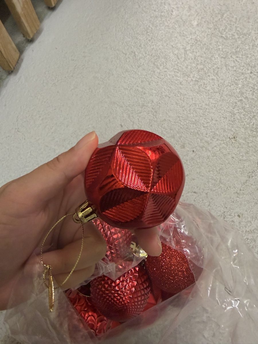 Tutte le decorazioni: Red Christmas Baubles Set  – Usato da Zürich venduto da dor_9l9g 2