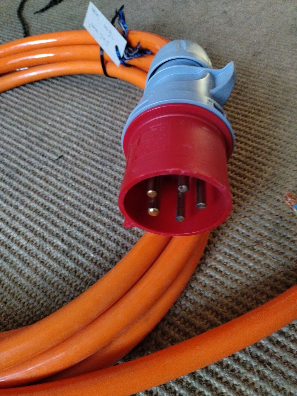 Kabel: PUR Kabel 5x6 (6m) CEE32 Stecker – Gebraucht aus Rüti ZH von Lux05 2