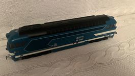 Spur Null, 2-motorig. SNCF BB-67001 Diesellok & 3 Wagen