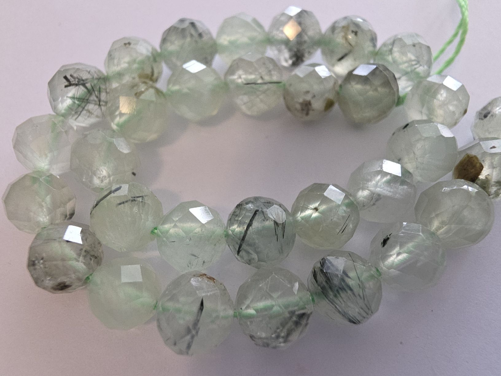 Mineralien & Heilsteine: Prehnit facettiert 6mm. Strang – Neu und originalverpackt aus Menziken von Mirager 2