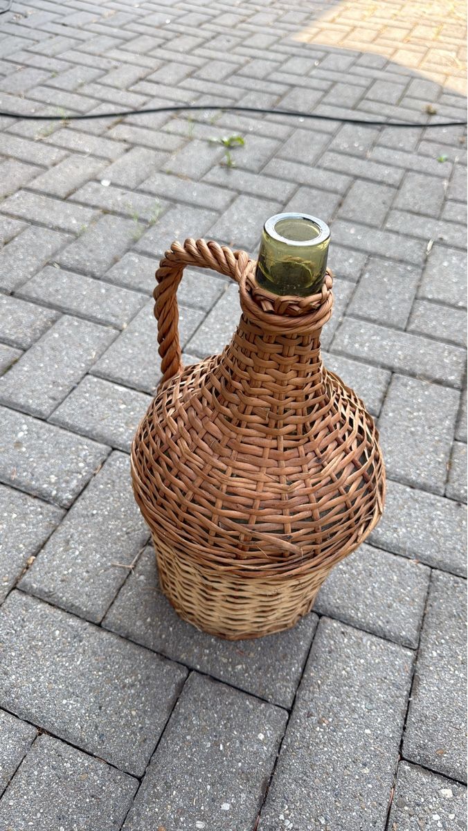 Bouteilles: Korbflasche gebraucht – D'occasion à Meienberg par sony252