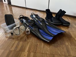 Flossen, Füsslinge und Taucherbrille