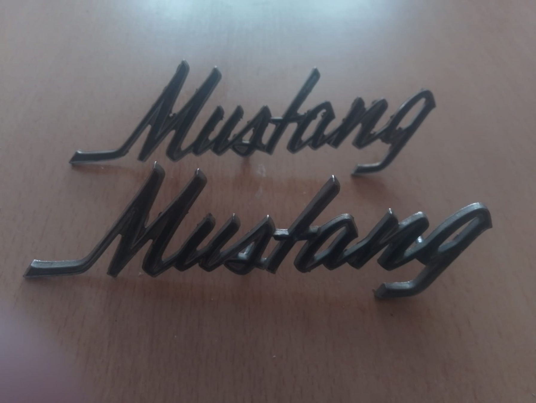 Ford Tutti pezzi di ricambio auto: Emblem, Mustang   2stk. – Usato da Niedergösgen venduto da usc_l8gm