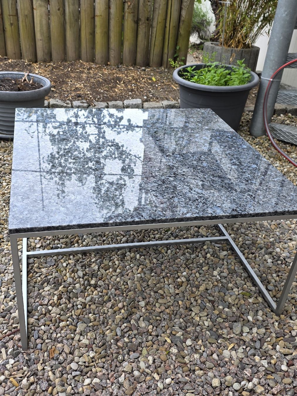 Pietre & tegole: Quadratischer Couchtisch mit Granitplatte, modern – Usato da Alberswil venduto da mario889 4