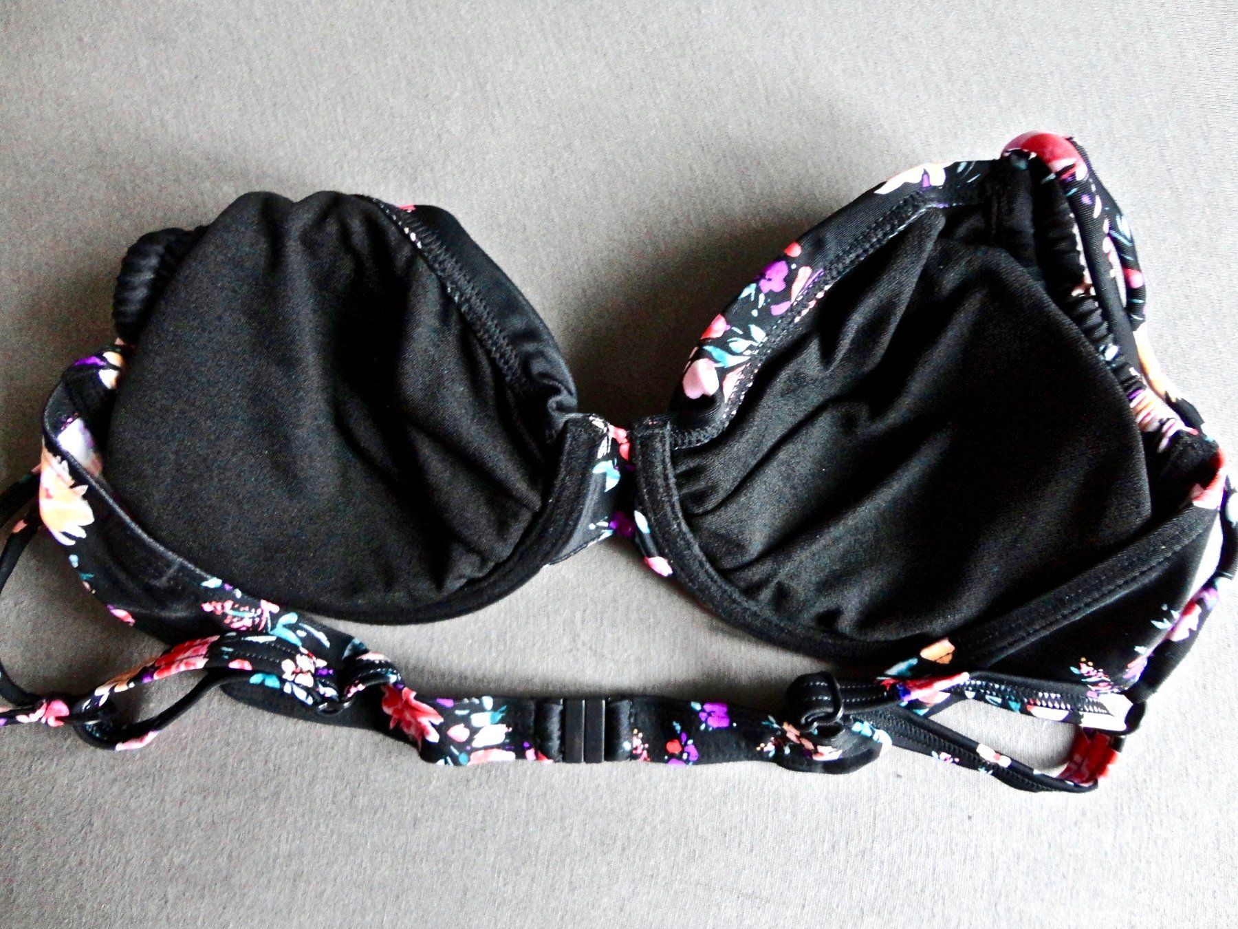 Badekleider & Bikinis: Jette Bügel-Bikini Top, Schwarz Cup B 36 – Neu und originalverpackt aus Dottikon von Facehugger2012 5