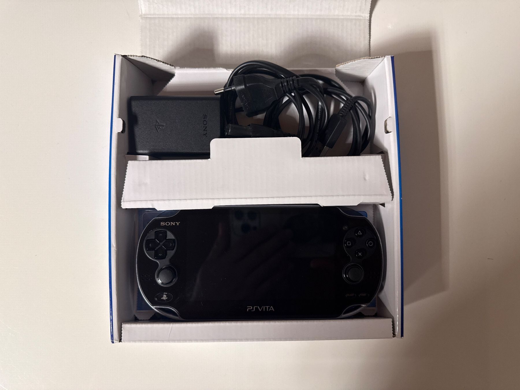 Sony Console: Sony PS Vita, Model PCH- 1004 – Usato da Niederbipp venduto da nbf_qy2d 2