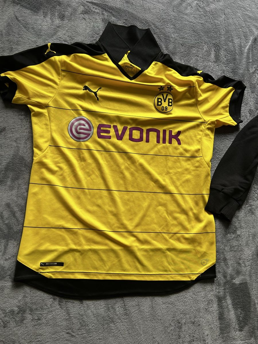 BVB Kleiderpakete: BVB Trikot und Kapuzenpullover – Gebraucht aus Schliern b. Köniz von Trebesch 1