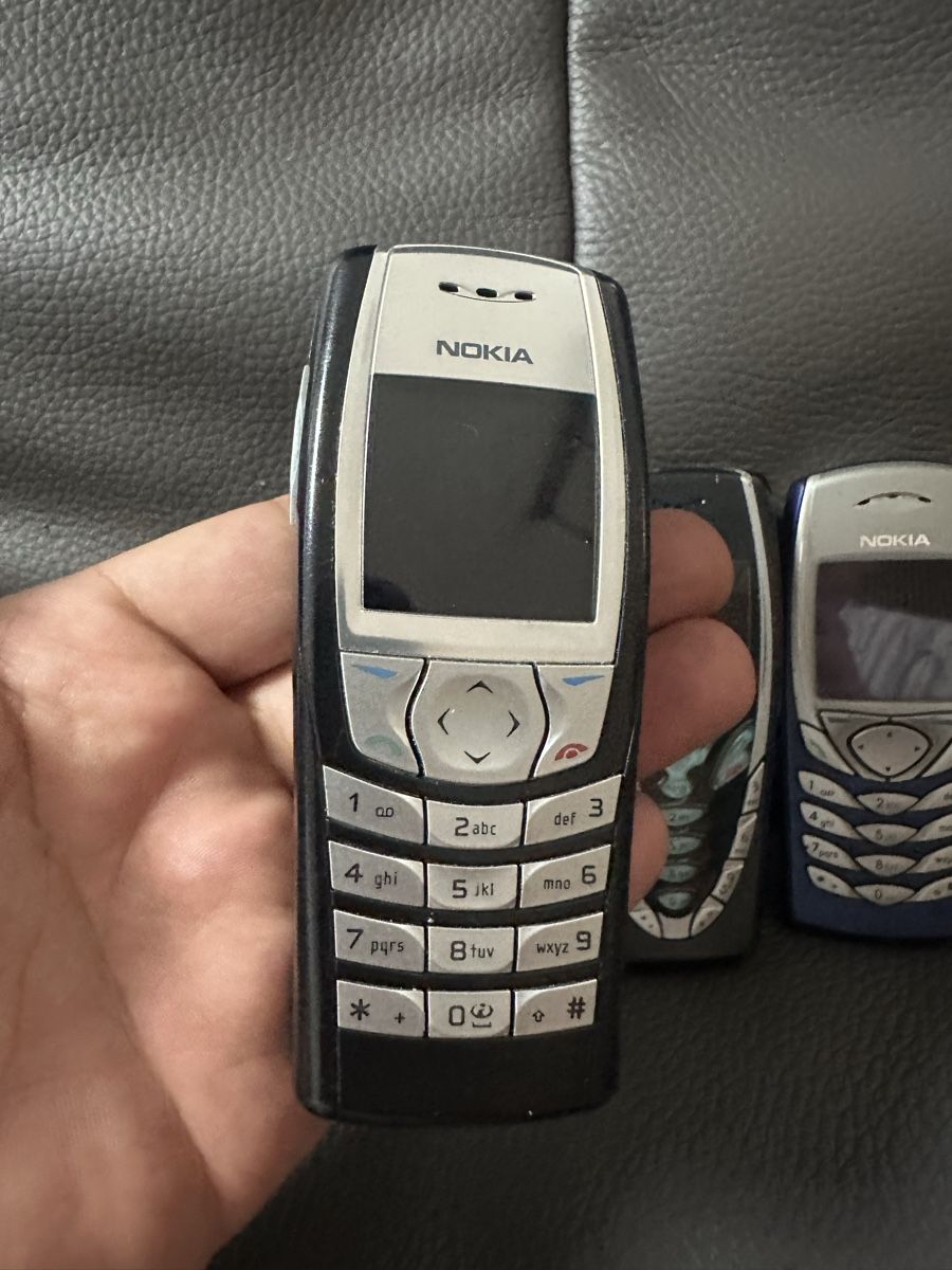Nokia Telefoni cellulari / Smartphones: Nokia Handy Konvolut 4x – Difettoso da Heerbrugg venduto da Amazon38 1