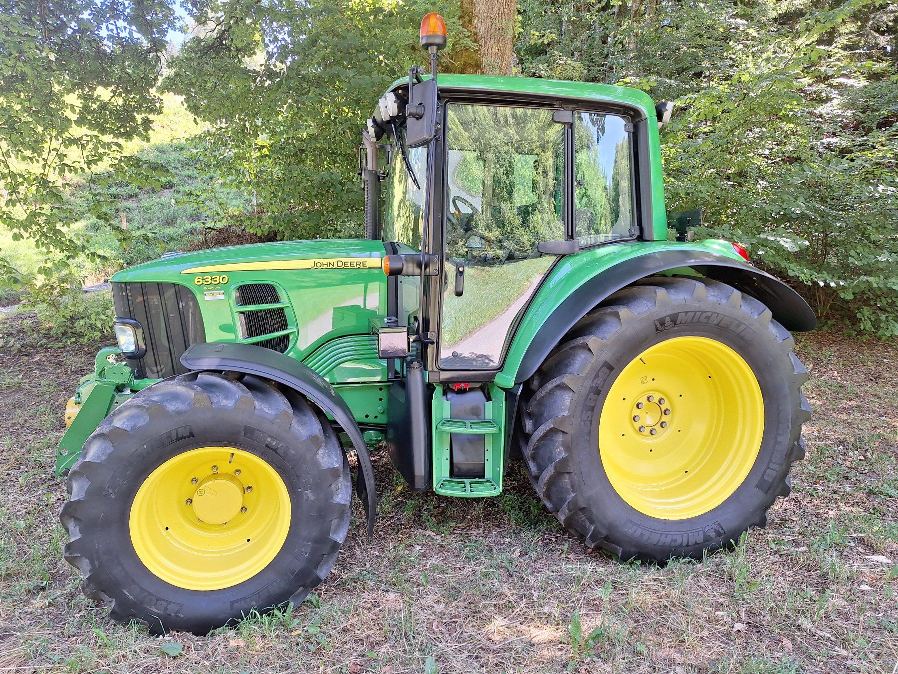 John Deere Trattori: John Deere 6330 Premium – Usato da Brünisried venduto da puerrop 1