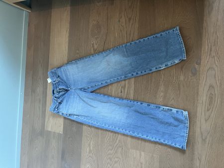 Uniqlo-Jeanshose, Größe 11–12 Jahre