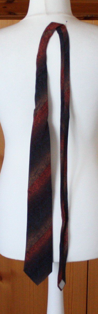Cravatte: Krawatte Seide dunkelblau-ocker-orange – Usato da Flüelen venduto da Diversicum-Textil