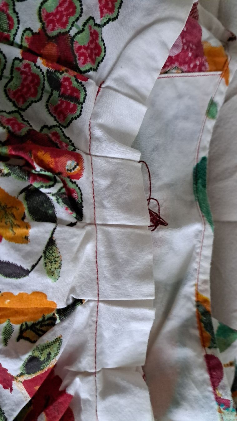 Desigual Kleider: Robe fleurie Desigual multicolore, coupe décontractée – Gebraucht aus Carouge GE von ech_w6tr 2