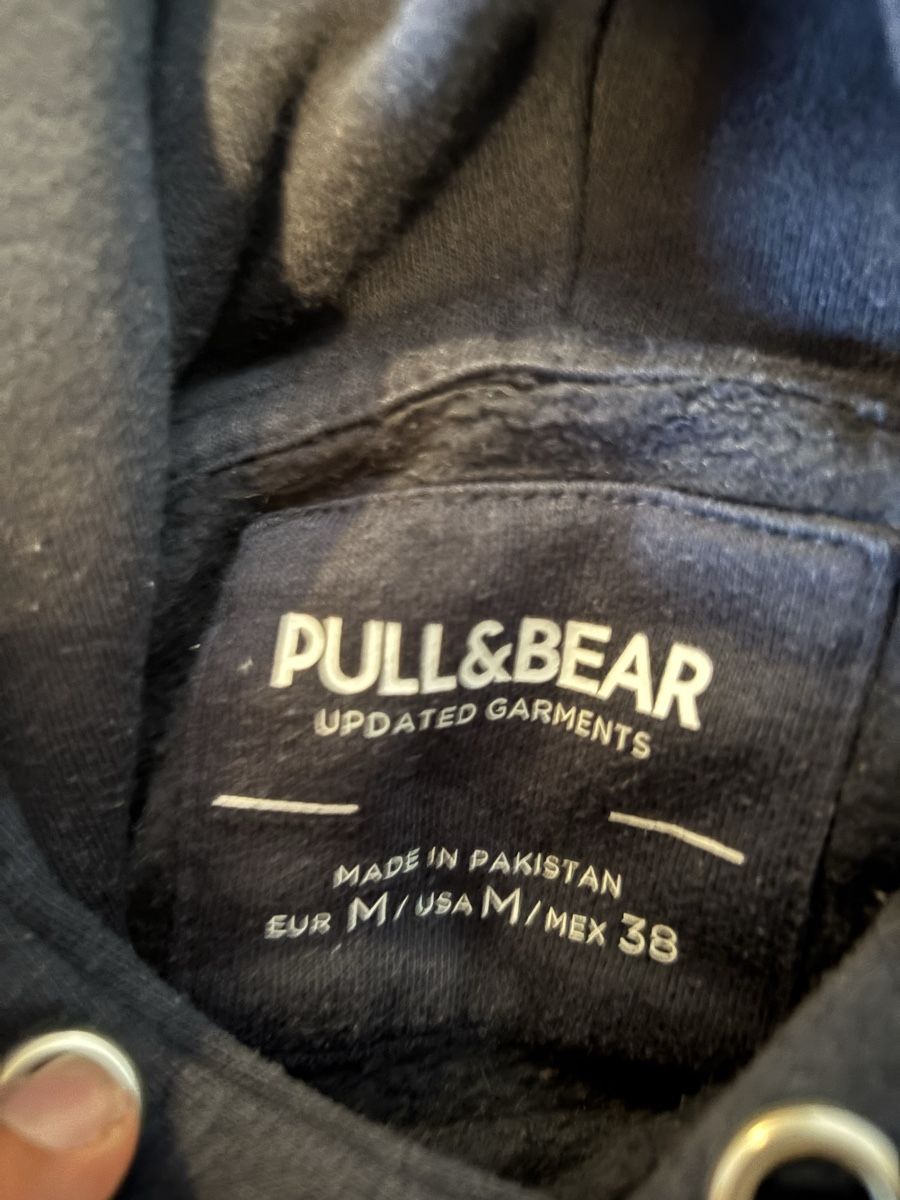 Pullover & Sweatshirts: Pull and Bear Kapuzenpullover schwarz Grösse M gebraucht – Gebraucht aus Rehetobel von alo_z95x 1