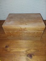 Holzkiste mit Verzierungen, Deckel-Box, dekorativ
