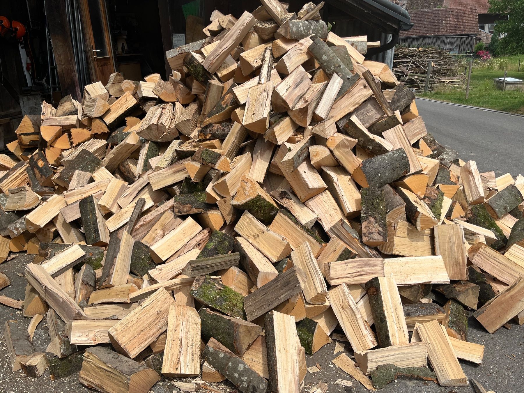 Articoli in legno: Brennholz, Chemineeholz, Scheiter, Ofen, Feuerschale – Nuovo (secondo la descrizione) da Nürensdorf venduto da Peterhakab 1