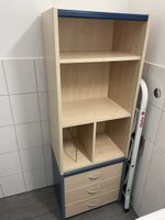 Schönes Regal mit Nachttisch, von Karl Omlin Möbel AG, CH