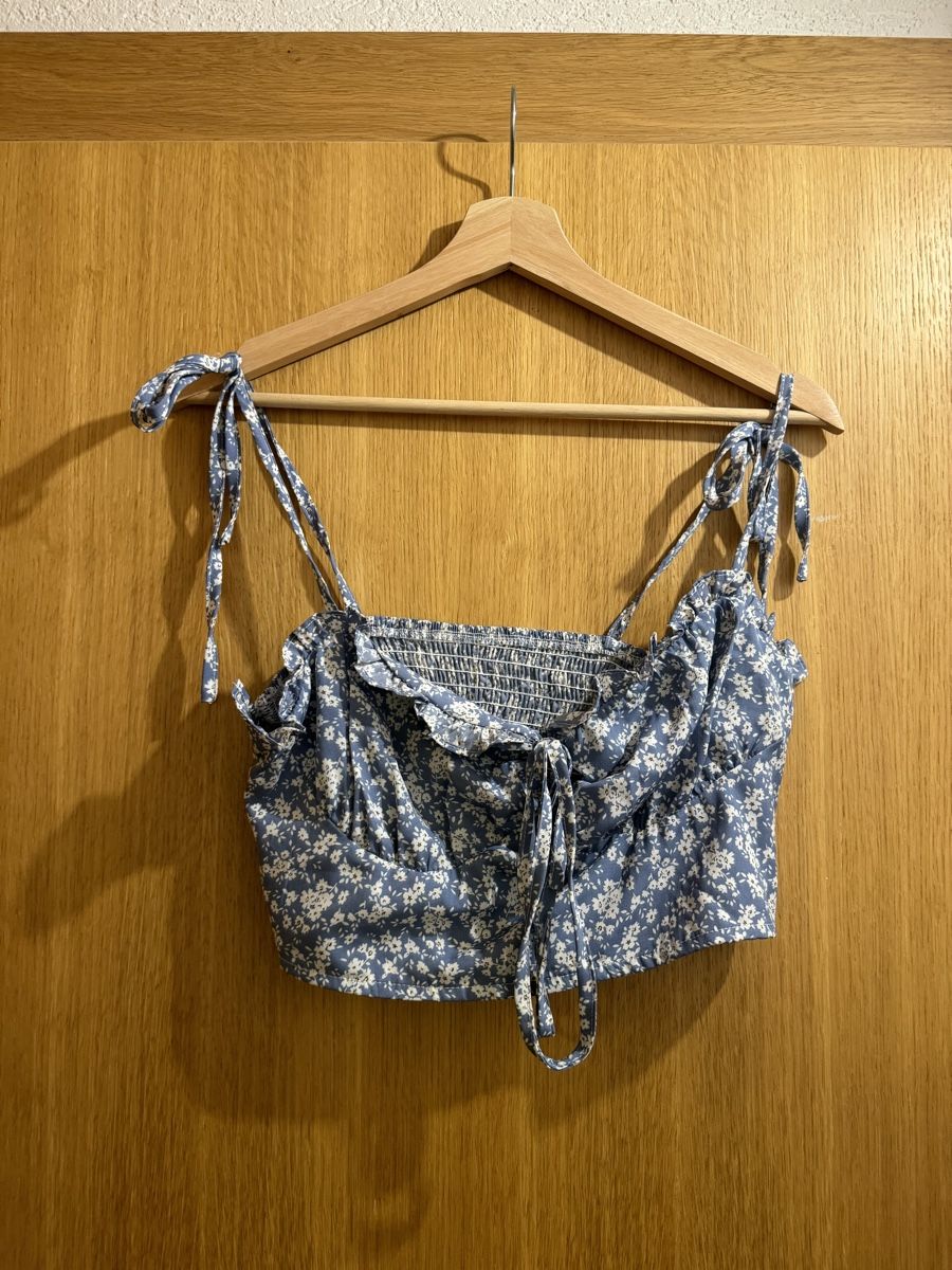 Top: blumiges Crop Top – Nuovo (secondo la descrizione) da Grindelwald venduto da Loredana_Crescente