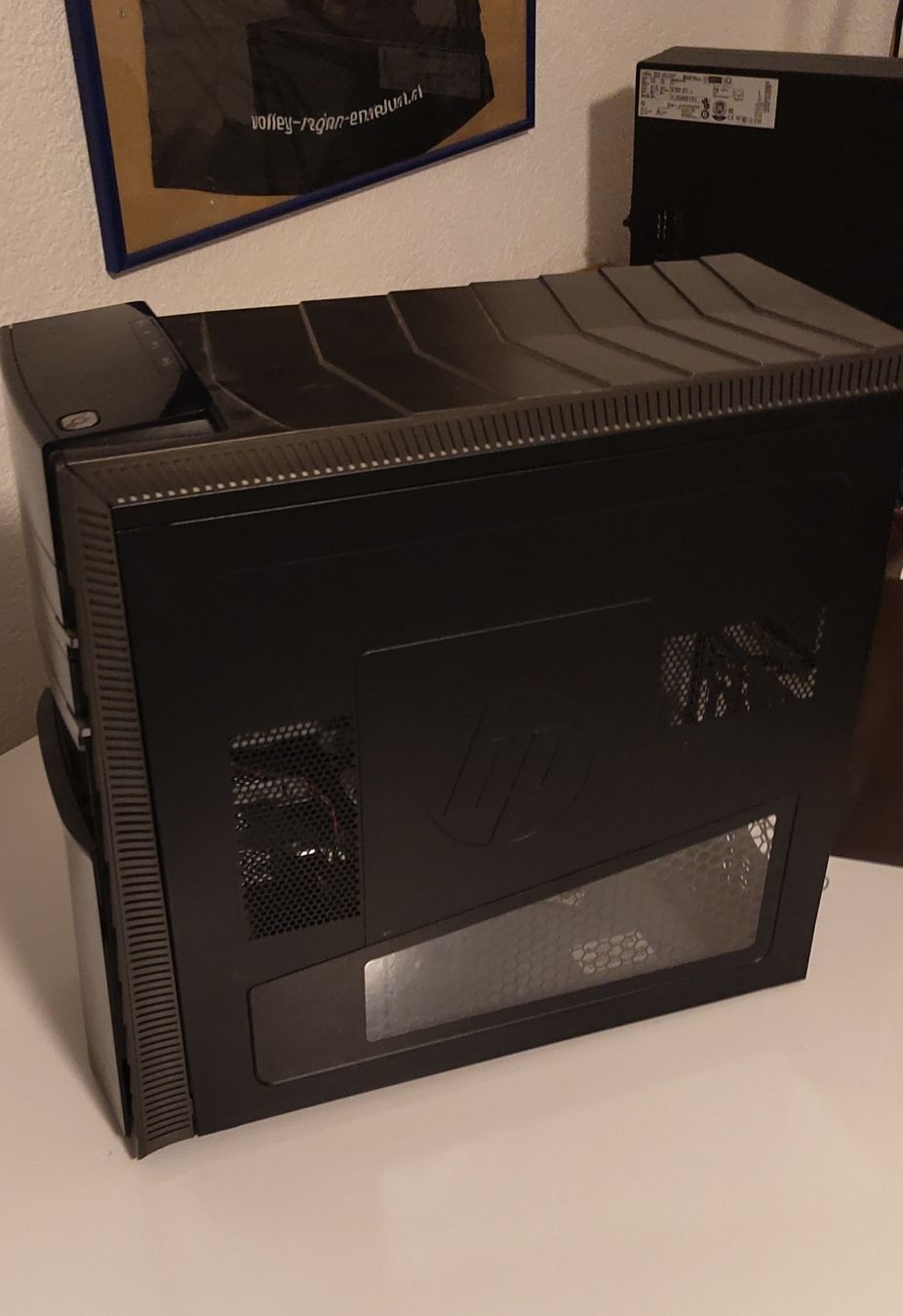 Boîtiers: PC Case Black ATX Tower  – D'occasion à Zetzwil par FrlsNekomaJonny