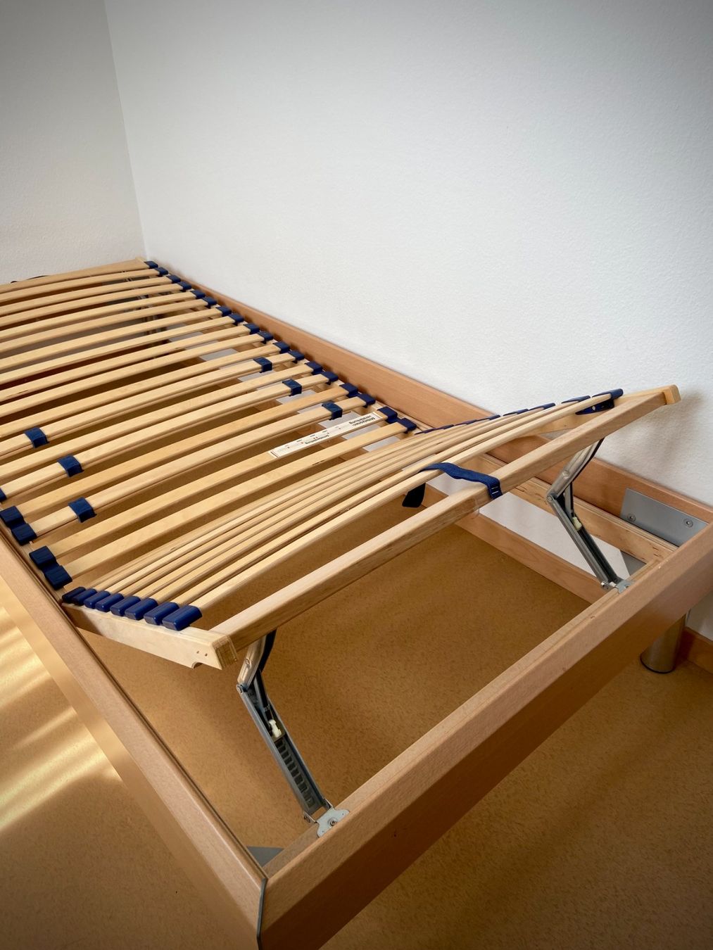 Letti: Bettgestell mit verstellbarem Lattenrost 90 mal 200 – Usato da Zürich venduto da Ricpat