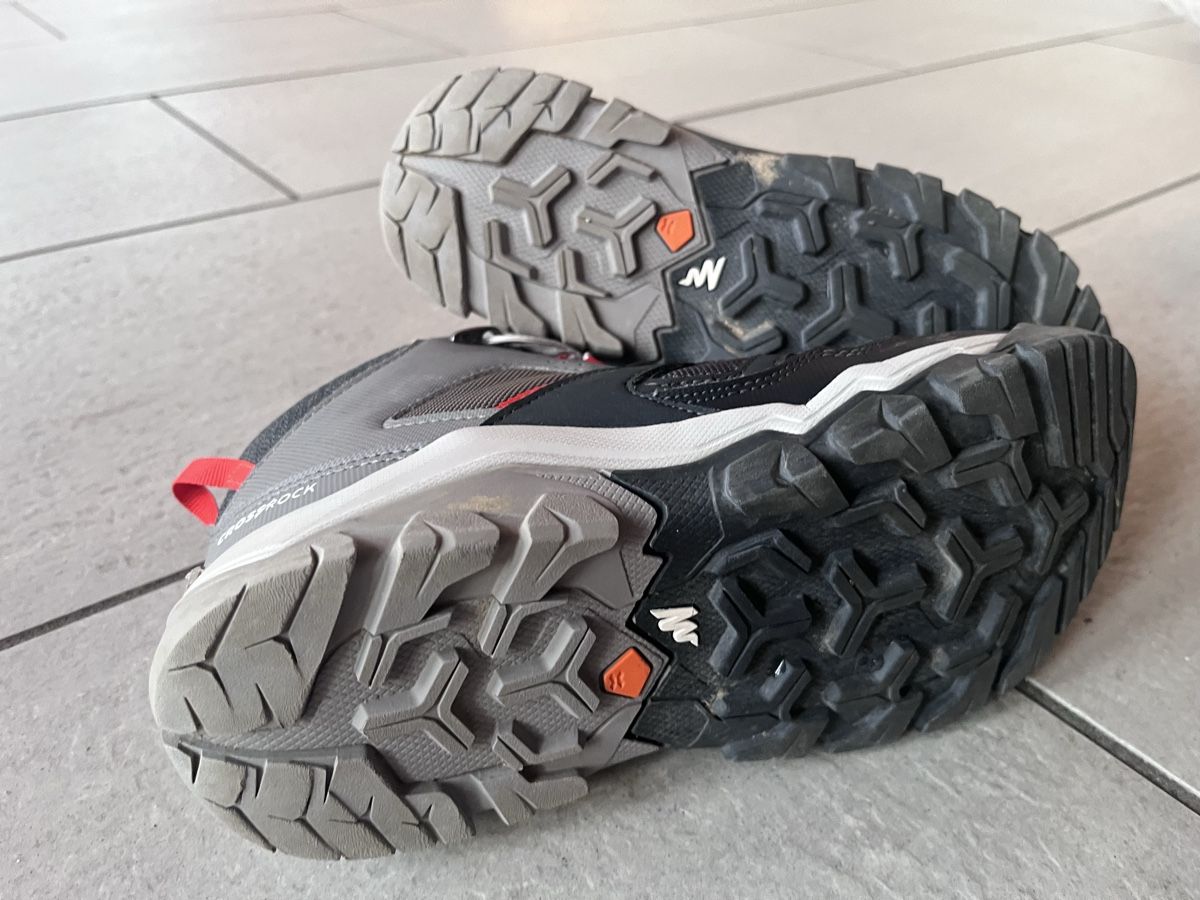 Chaussures garçon: Wanderschuhe Quechua gebraucht Gr 35 – D'occasion à Hagneck par Coloco 2