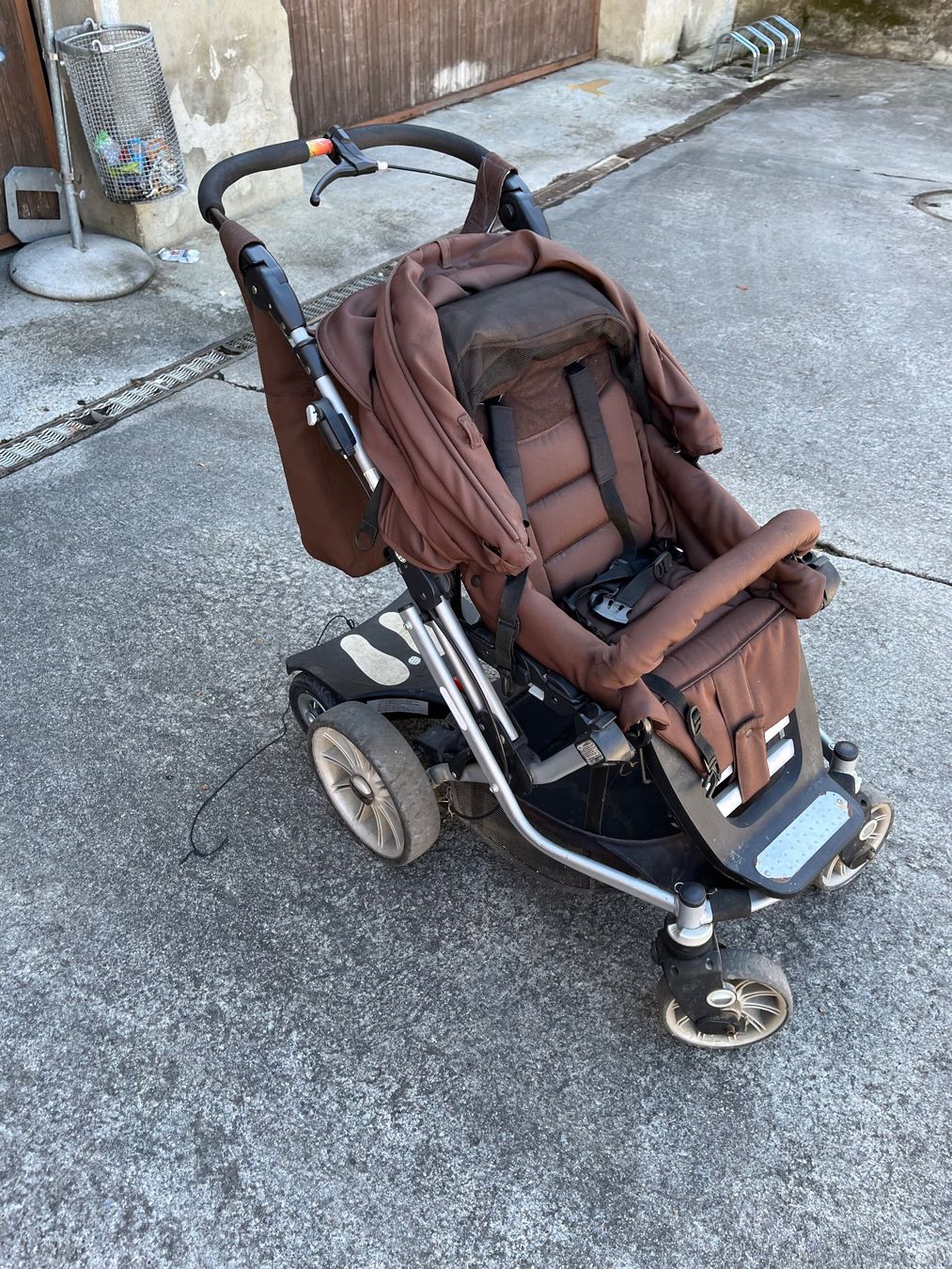 Carrozzine: Kinderwagen mit diversem Zubehör – Usato da Beinwil am See venduto da berweger02