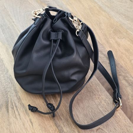 OVS Beuteltasche schwarz mit Henkel und Schultergurt ,Neu