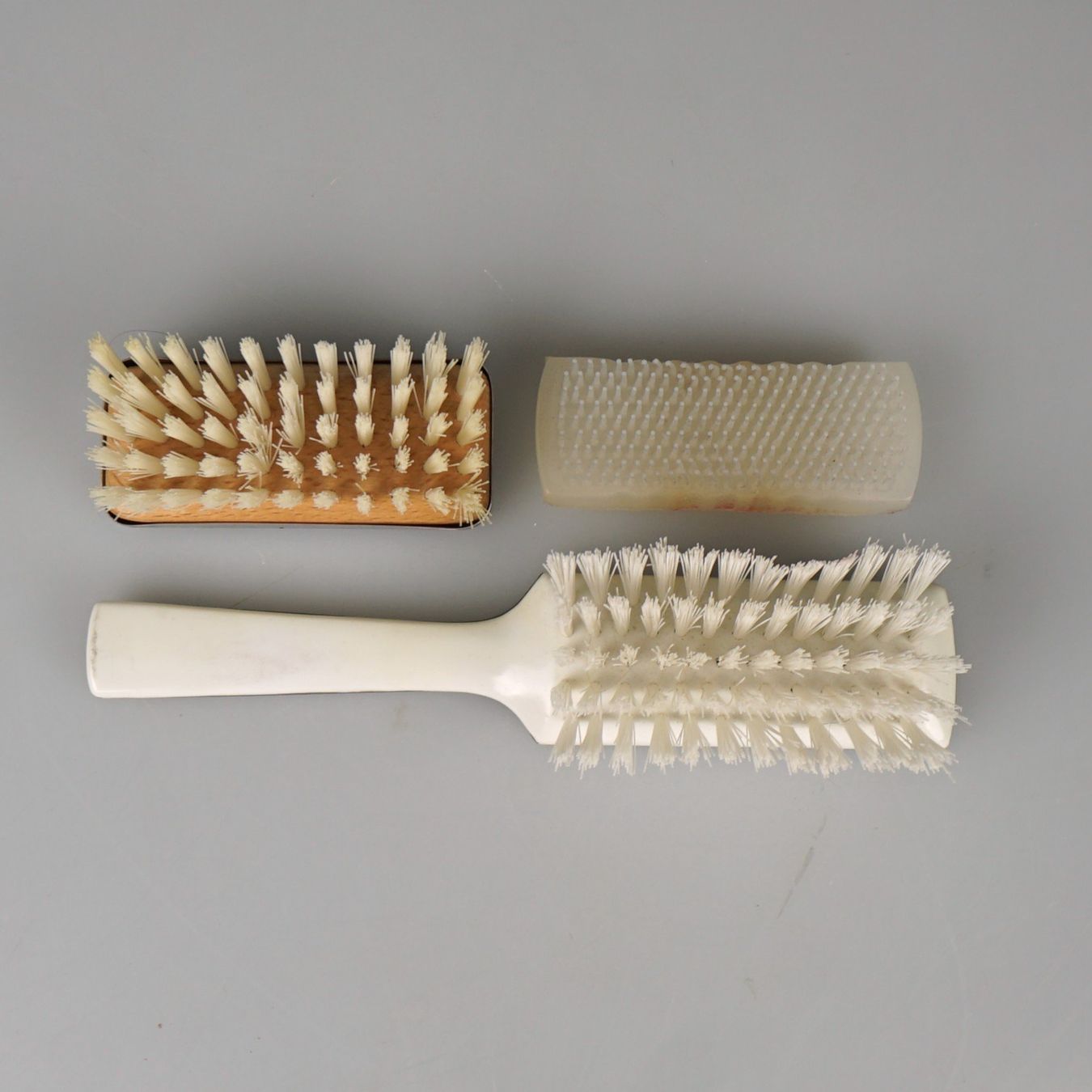 Custodie per cosmetici: Vintage Reiseetui mit diversem Inhalt – Usato da Volketswil venduto da brockipfannenstil 4