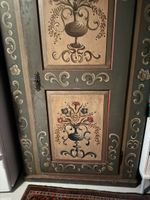 Alter Bauernschrank, bemalt mit 4 Tablar