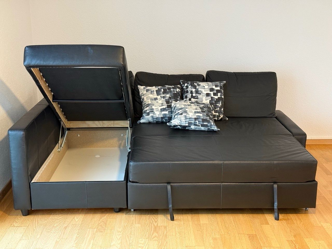 Ikea Sofas: Eckbettsofa IKEA Friheten – D'occasion à Bern par ZigaD 2