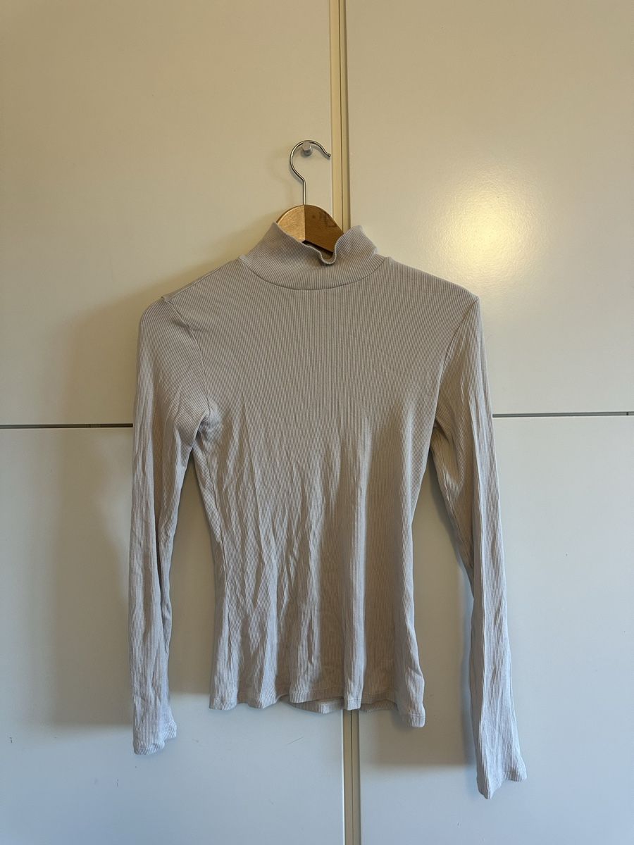 H&M Top: H&M Rollkragenshirt, Beige, Gr. S – Nuovo (secondo la descrizione) da Luzern venduto da nee_zjh6