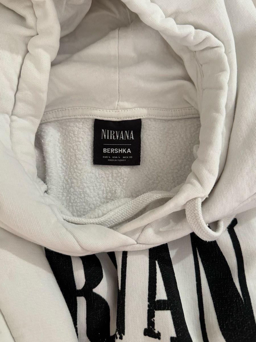 Bershka Pulls & Sweat-shirts: Sweat NIRVANA (marque Bershka)  – Défectueux à Tolochenaz par izz_7vdk 2