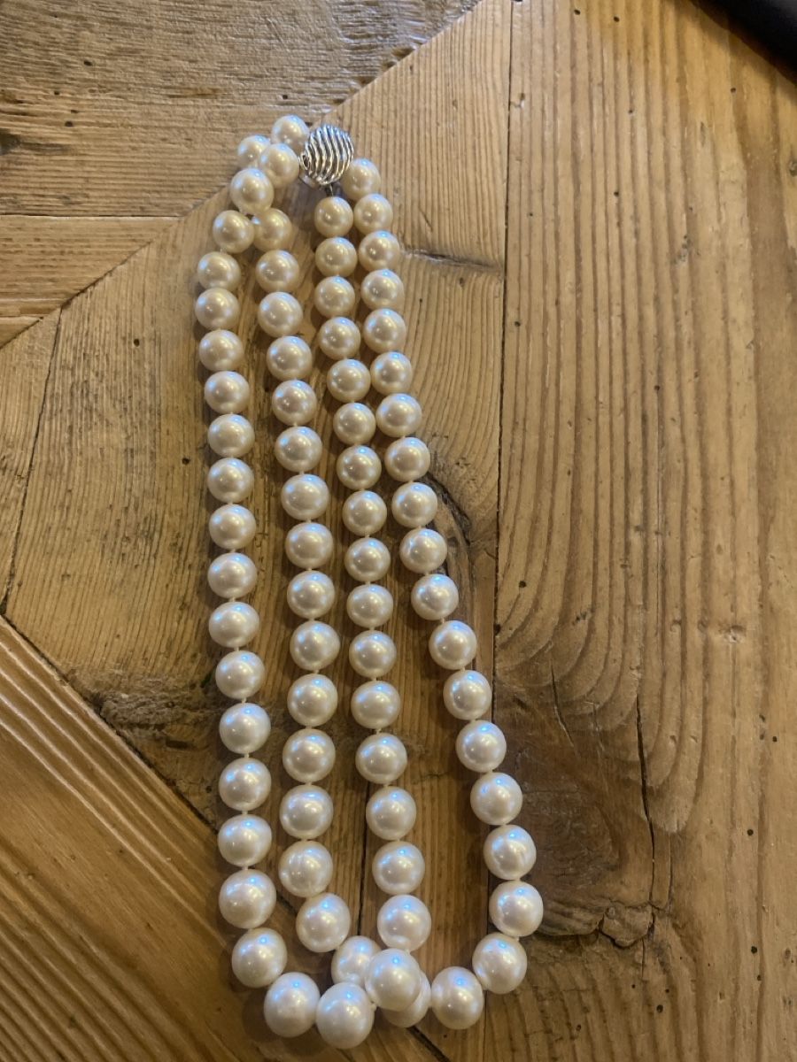 Perle (finte): Doppelreihiges Perlencollier mit Weissgold-Verschluss – Usato da Saanenmöser venduto da ballerinas 1