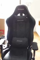 Ergonomischer Gaming-Stuhl mit Fußstütze