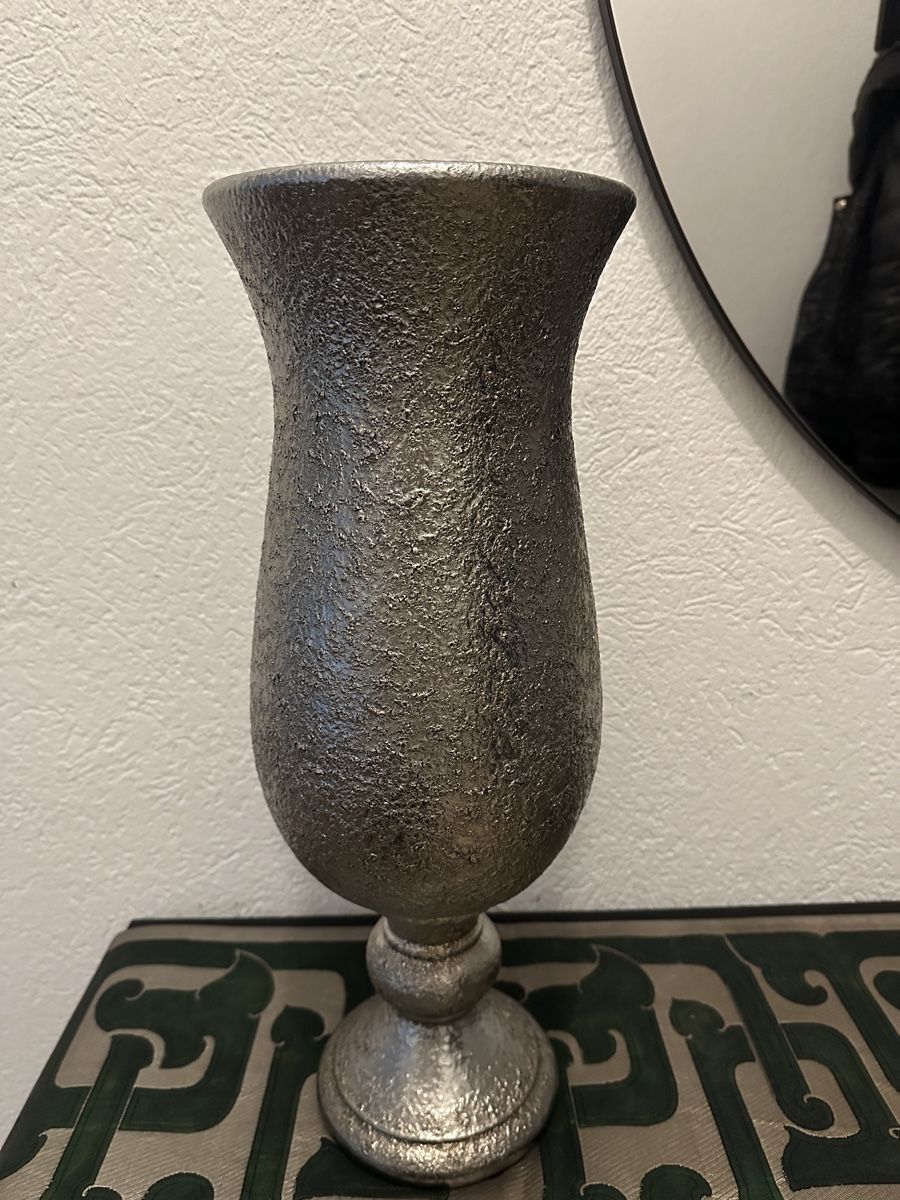 Globus Vasi & Recipienti: Statement Silver Vase | Overseas Find | CHF 165 – Usato da Zürich venduto da Souljunic 4