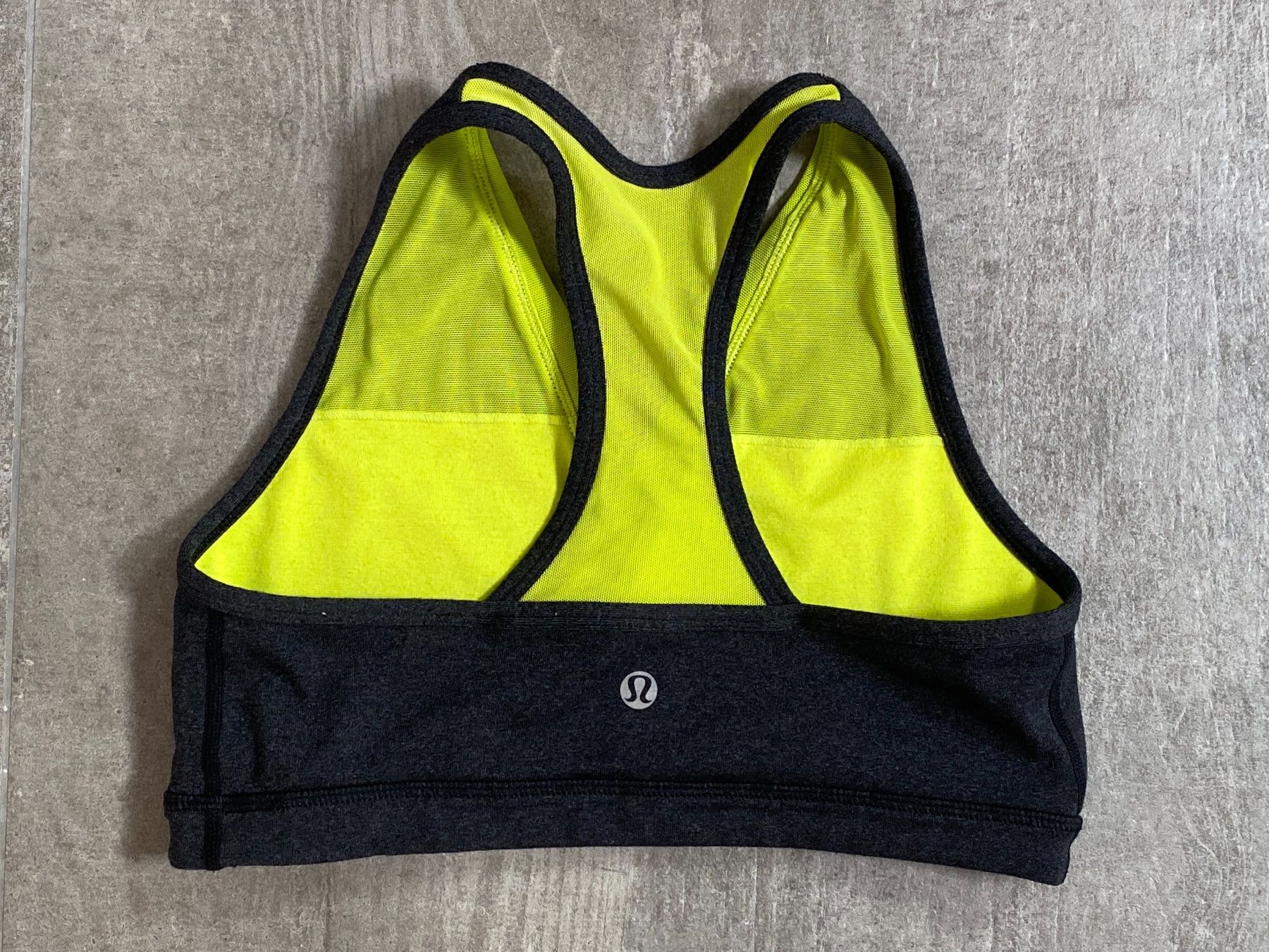 Lululemon Top: Lululemon Deep Breath Bra – Nuovo (secondo la descrizione) da Bern venduto da lolapennt 1