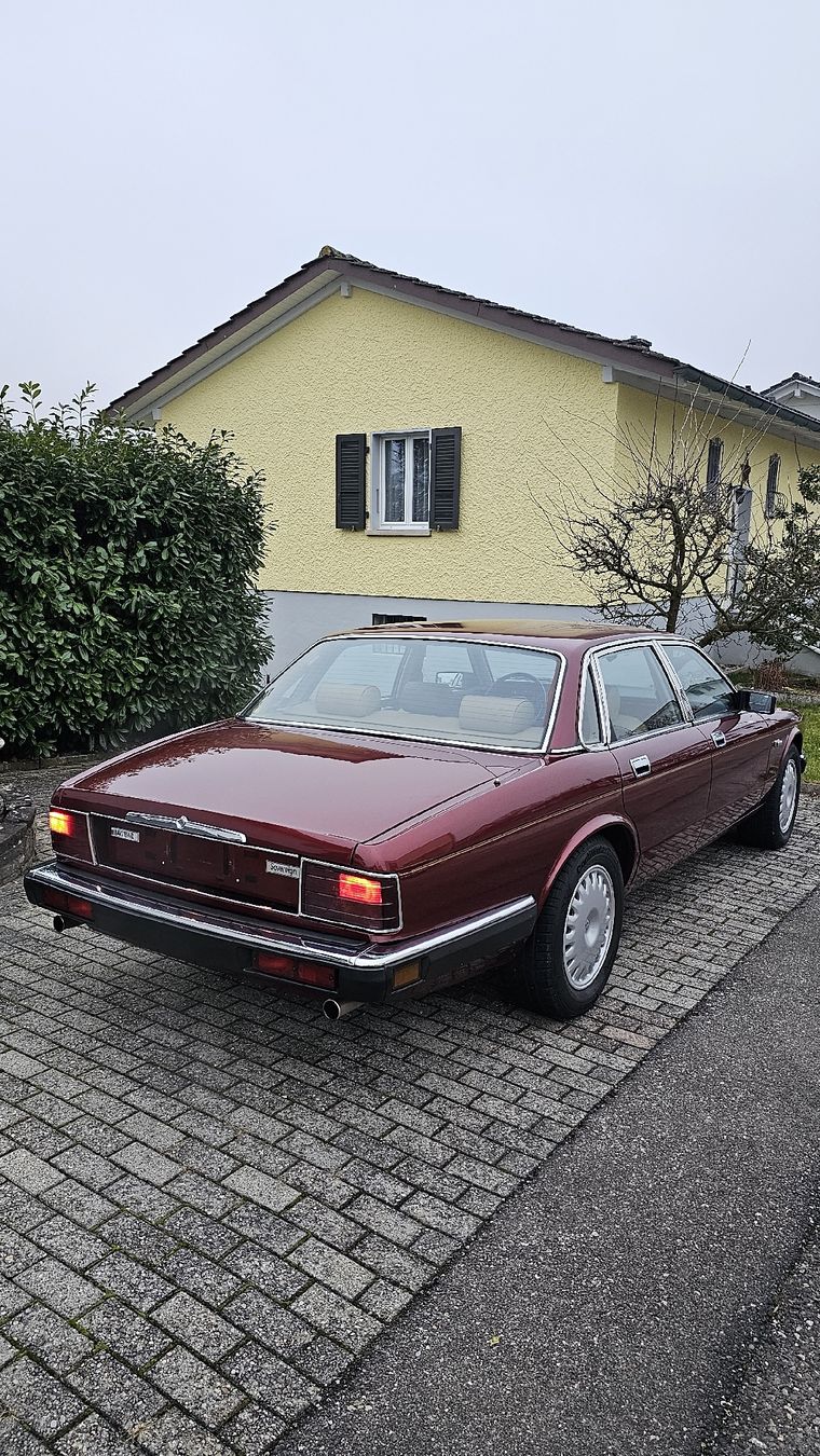 Jaguar Automobili: Jaguar Sovereign 4.0i – Usato da Aarau venduto da Lrf80 2