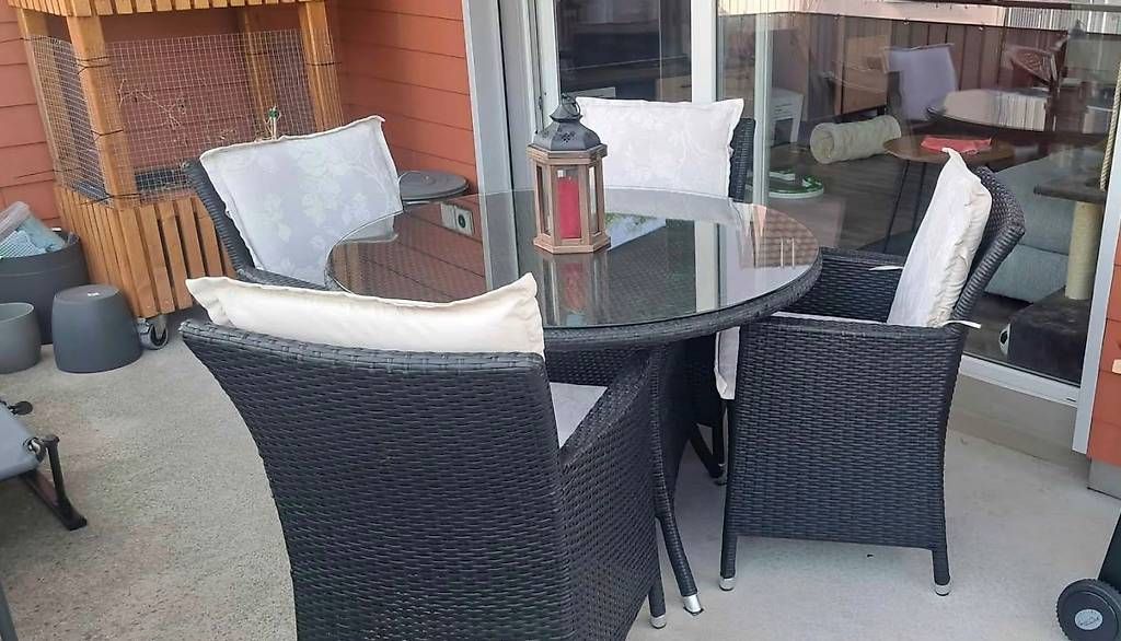 Set de table et chaises: Gartenset - runder Tisch mit 4 Stühlen – D'occasion à Jonschwil par m.mazzotti