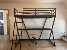 Lit mezzanine en métal avec bureau et matelas