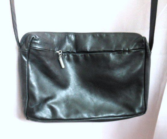 Borse da donna: LOOP'S Tasche weiches Leder schwarz rotes Futter – Usato da Basel venduto da FRAU.ZAUBER.MOND