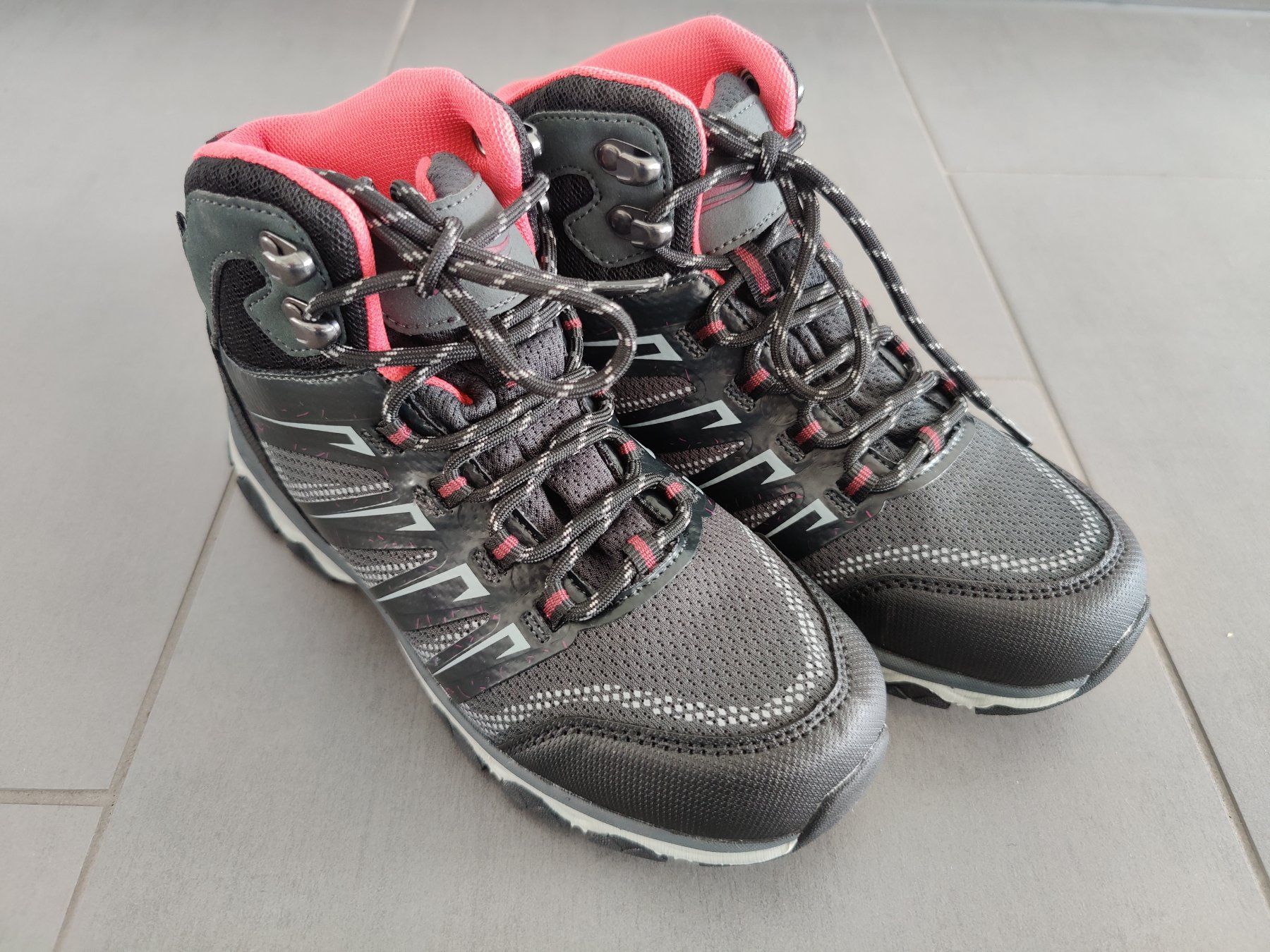 Lidl Scarpe per ragazze: Neue Crivit Wanderschuhe Gr. 34 Schwarz/Rosa – Nuovo e nell'imballaggio originale da Oberglatt ZH venduto da COiNCiDENT