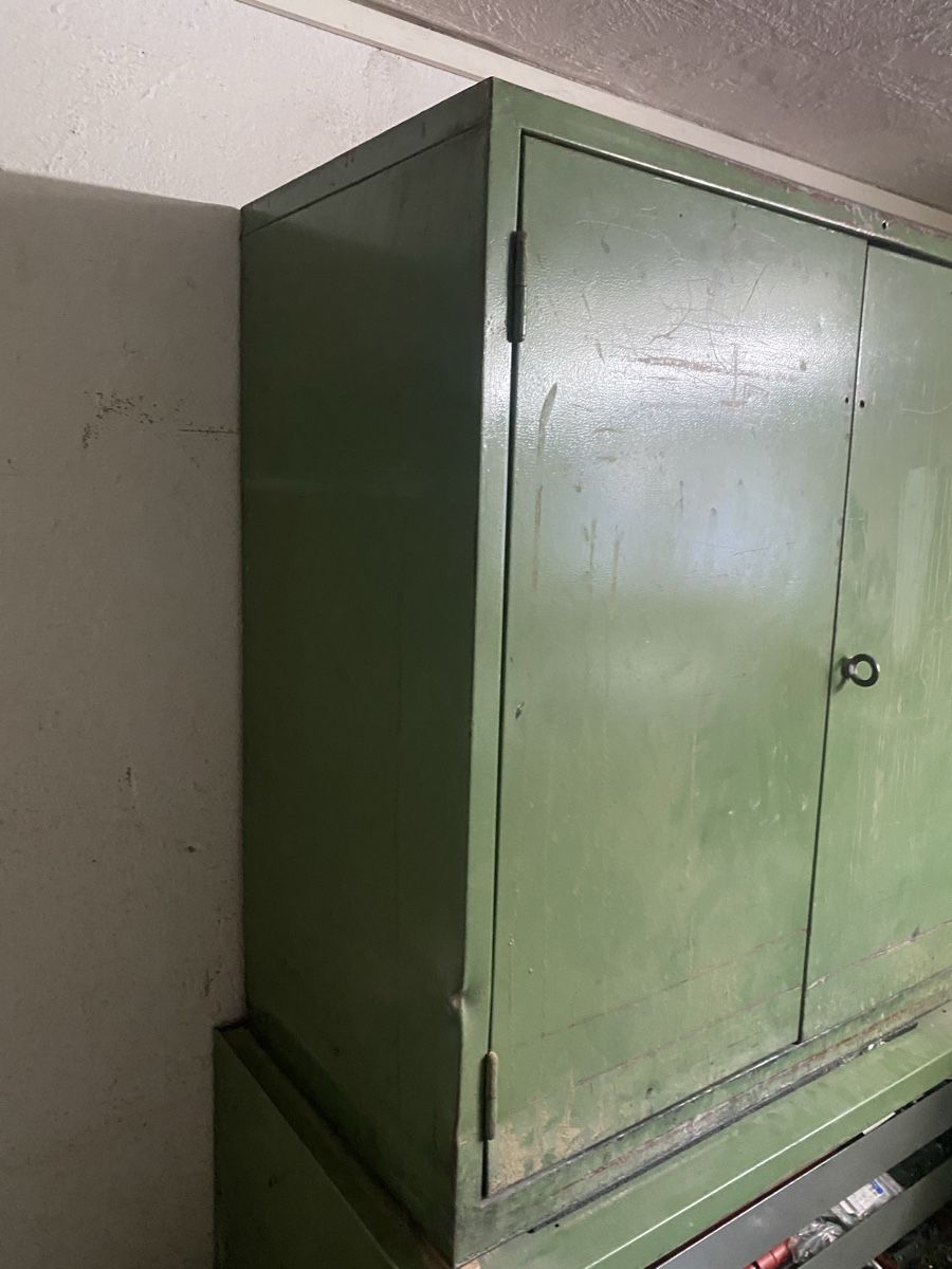 Armoires: Armoire métallique  – D'occasion à Reconvilier par kek2732 1