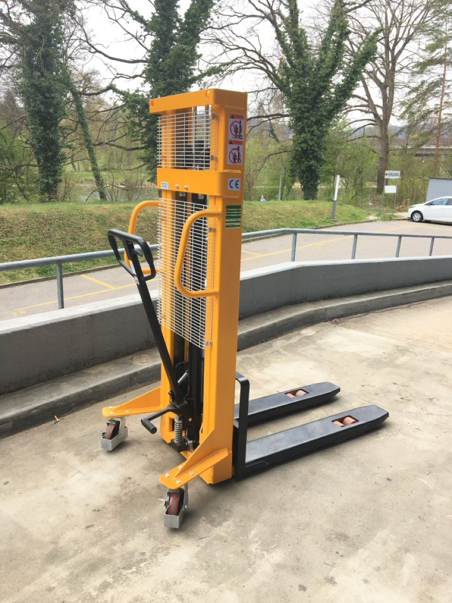 Carrelli elevatori e a forche: Stapler bis 2.5 m hoch – Nuovo e nell'imballaggio originale da Würenlos venduto da Shop_Shop