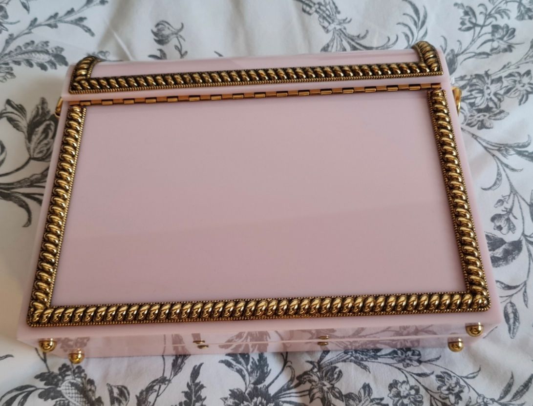 Dolce & Gabbana Borse da donna: Dolce & Gabbana Devotion Embellished Resin Shoulder Bag Pink – Nuovo (secondo la descrizione) da Frauenfeld venduto da Vanityroom 5