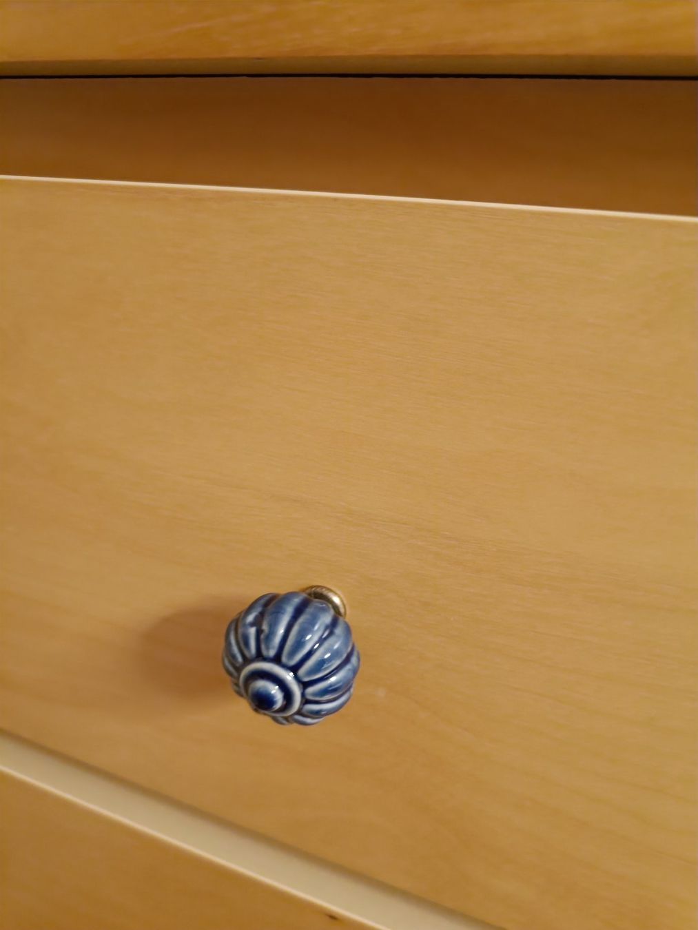 Ikea Cassettiere: Schlichte Kommode (Eichenfurnier) mit 6 Schubladen – Usato da Zürich venduto da Atelier.Second 4