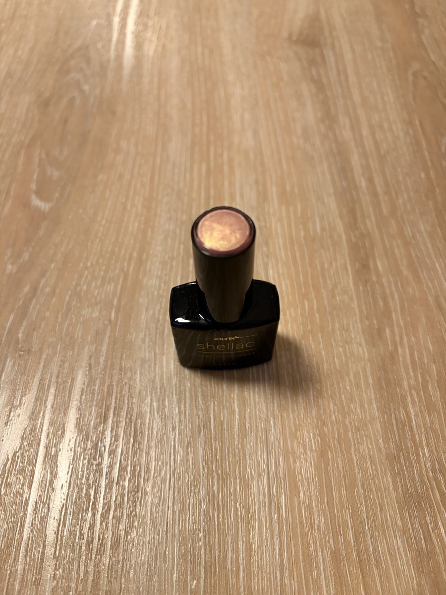 Smalto per unghie: Jolifin Laveni Shellac – Usato da Jonschwil venduto da sab_5gmn