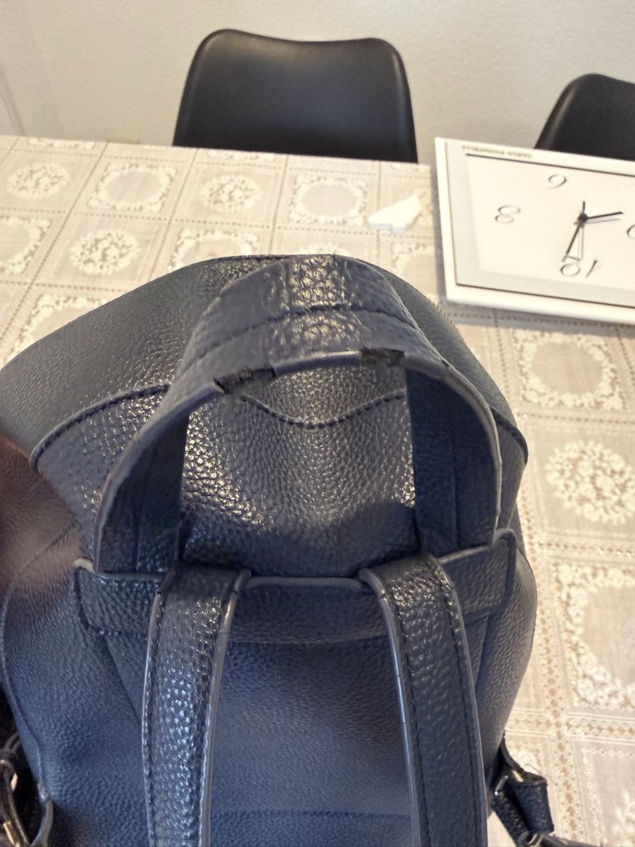 Tommy Hilfiger Zaini: 2 originale Marken-Rucksäcke GUESS & Tommy Hilfiger gebrauch – Usato da Menziken venduto da Dominik813 6